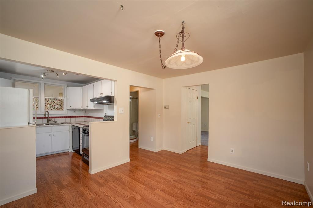 420 Wellsboro Street, Walled Lake, MI 48390 — Photo 5