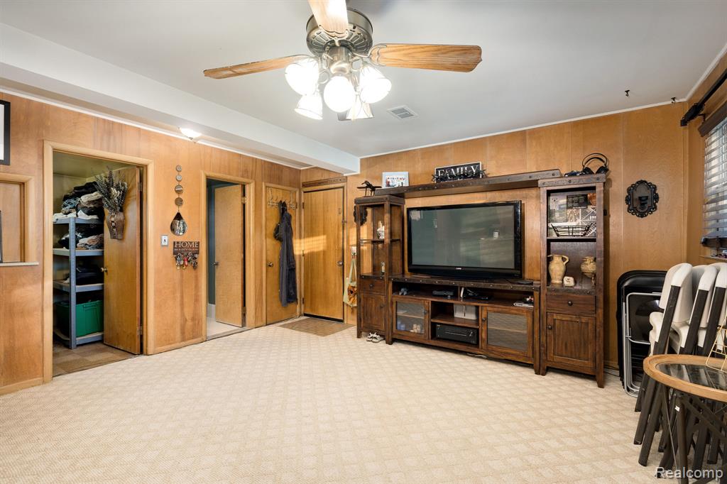 392 Cambridge Drive, Mount Clemens, MI 48043 — Photo 36