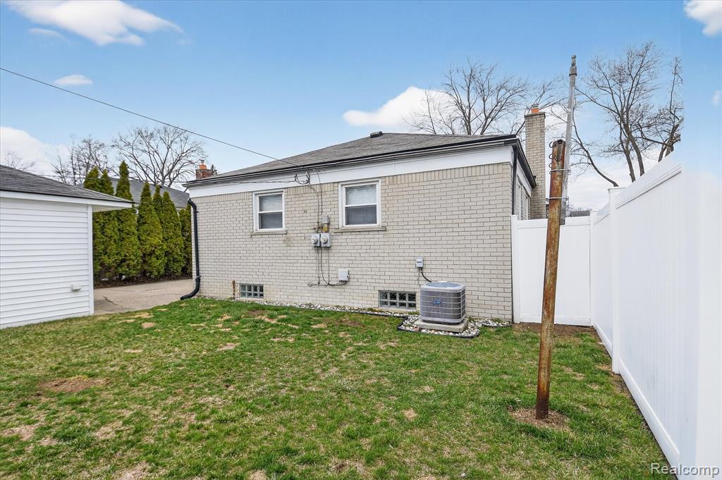 830 Mapleknoll Avenue, Madison Heights, MI 48071 — Photo 34