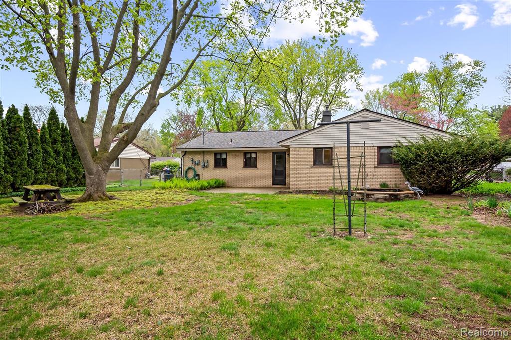 2475 Lafay Drive, West Bloomfield, MI 48324 — Photo 27