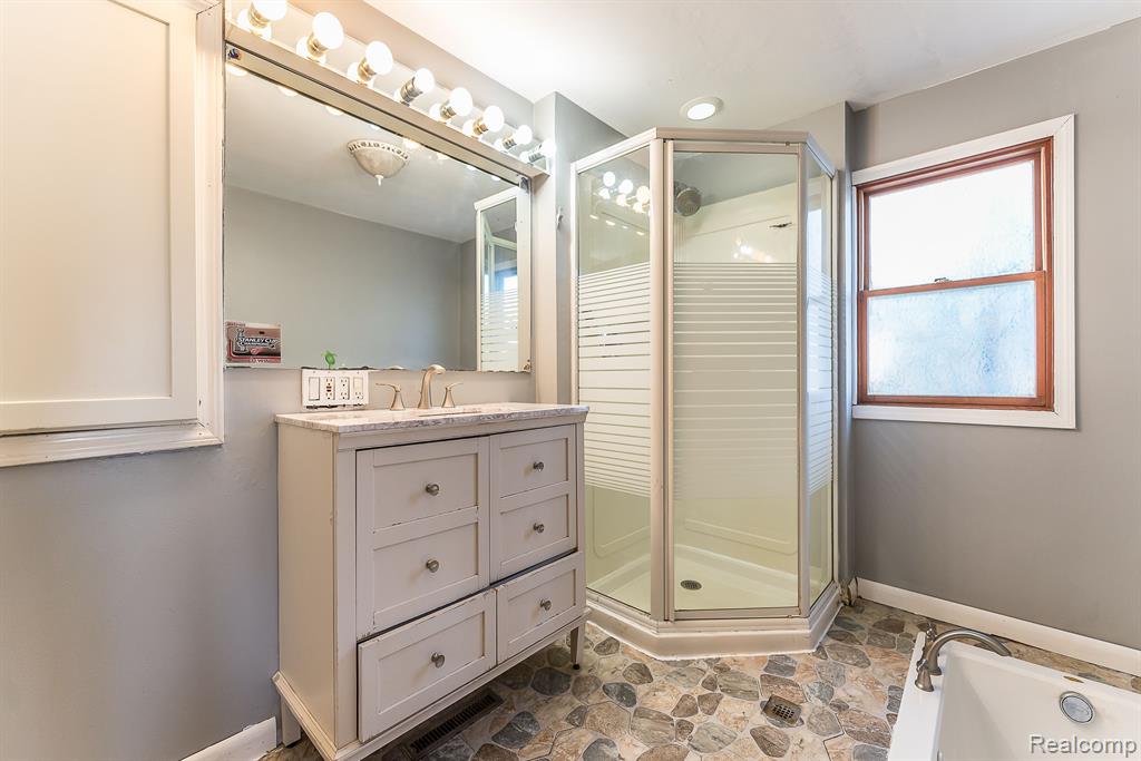 8128 Halfway Drive, Brighton, MI 48116 — Photo 14