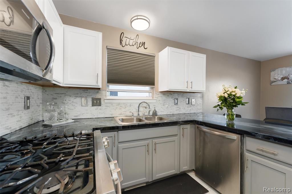 6235 Crystal Lake Drive, Romulus, MI 48174 — Photo 12