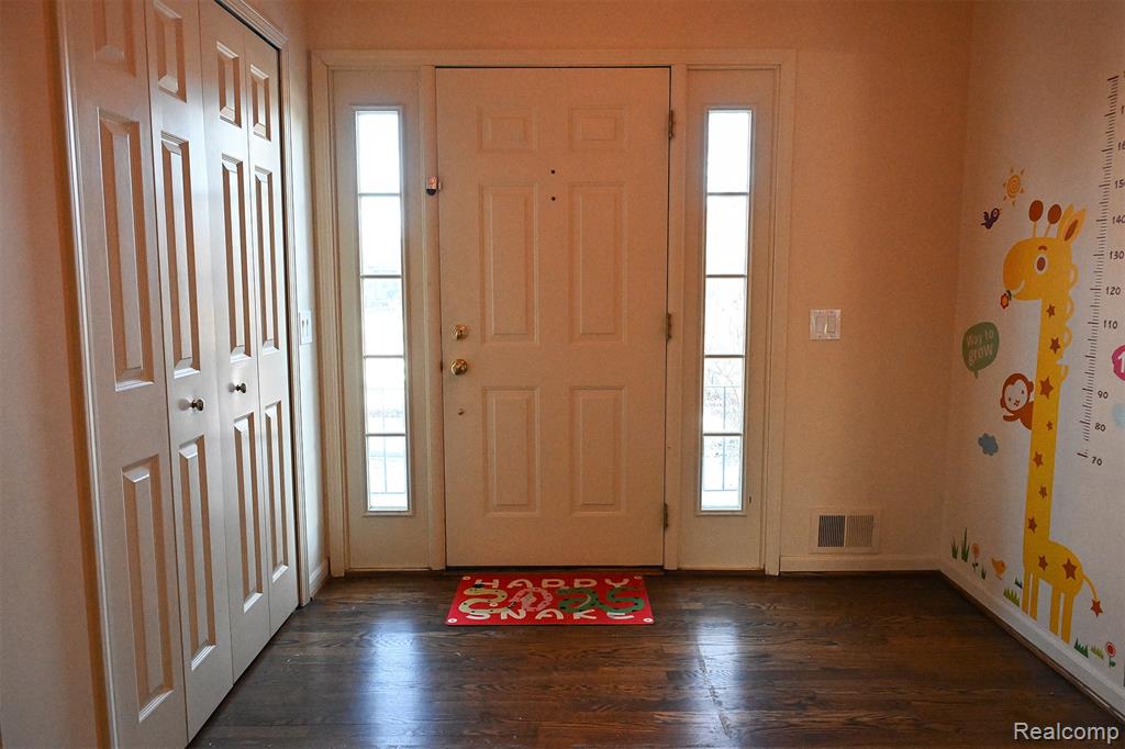 4427 Cahill Drive, Troy, MI 48098 — Photo 2