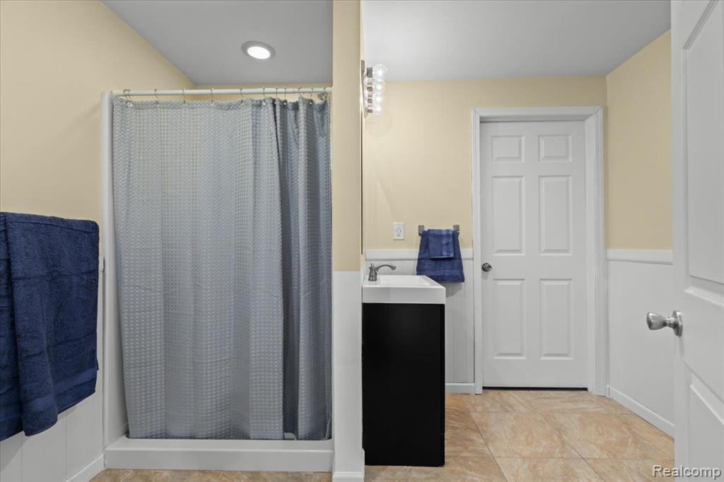 10522 STONEY POINT Drive, South Lyon, MI 48178 — Photo 25