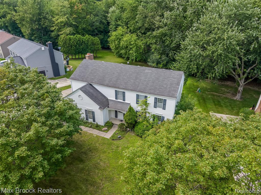 5495 Kingsfield Drive, West Bloomfield, MI — Photo 2