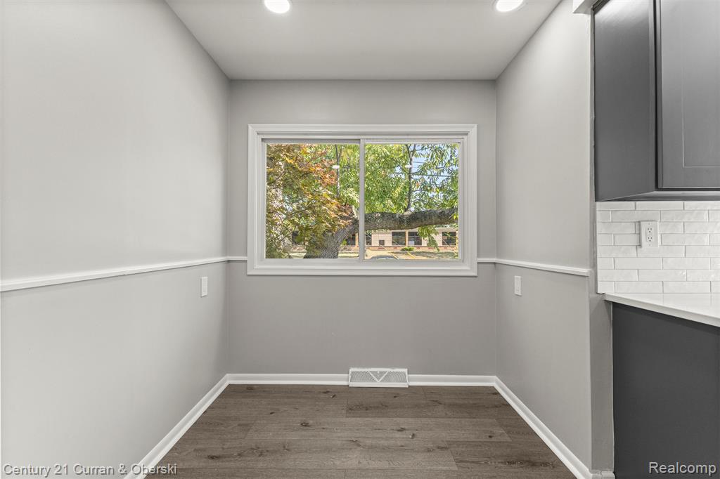 9064 Robindale, Redford, MI 48239 — Photo 12