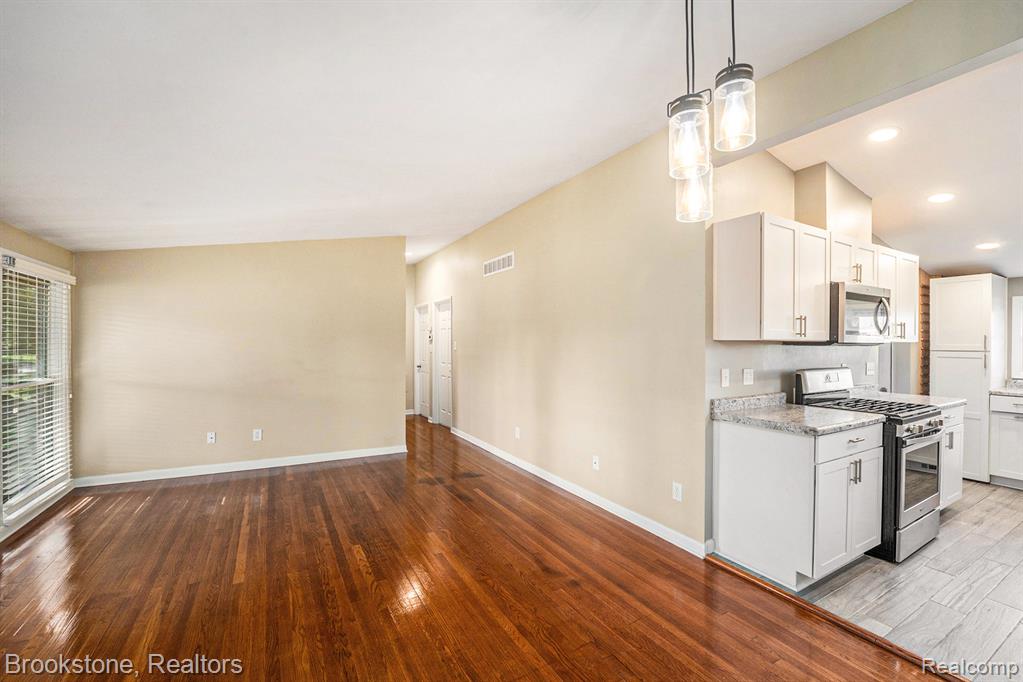 9279 Idaho Street, Livonia, MI 48150 — Photo 6