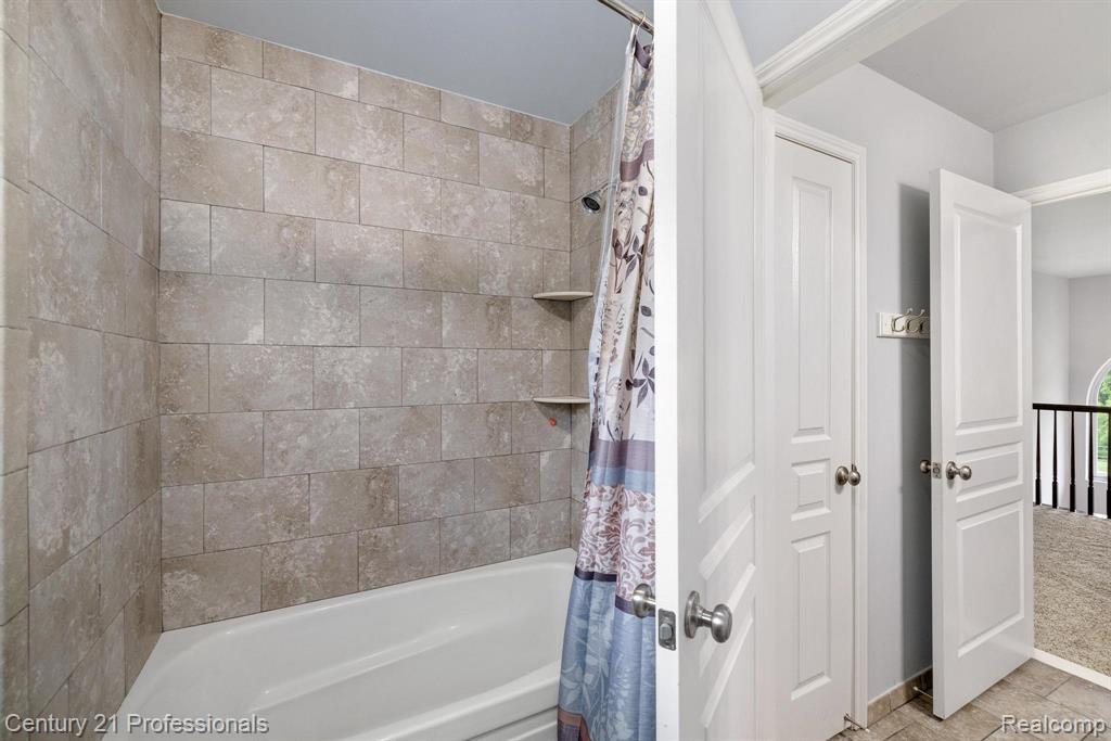 9754 Windsor Lane, Clarkston, MI 48348 — Photo 42
