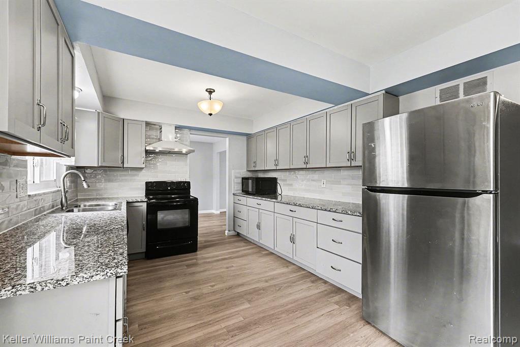 47064 Sarnus Drive, Macomb, MI 48044 — Photo 18