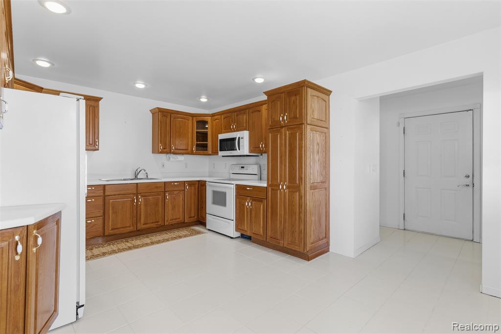 2363 Willowdale Drive, Burton, MI 48509 — Photo 5