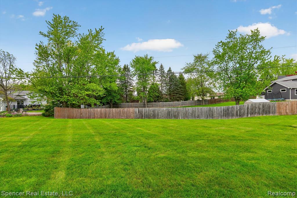 5988 Waldon Road, Clarkston, MI — Photo 40