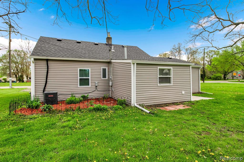 6556 WASHINGTON Street, Romulus, MI 48174 — Photo 4