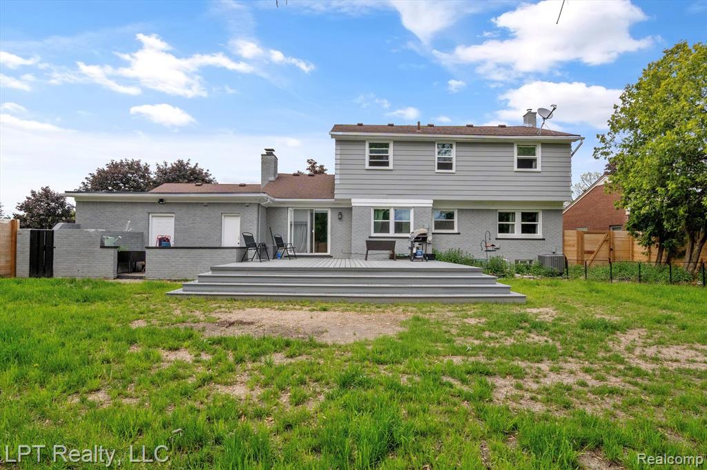 18441 ROSELAND Boulevard, Lathrup Village, MI 48076 — Photo 53