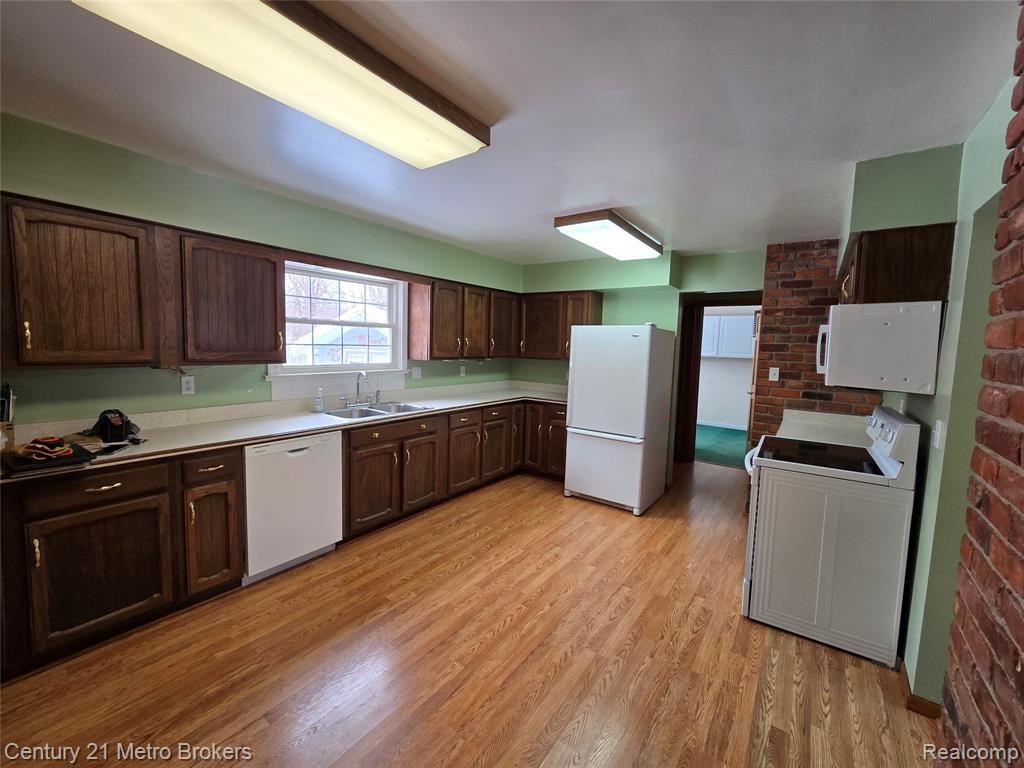 635 Sunset Drive, Imlay City, MI 48444 — Photo 4