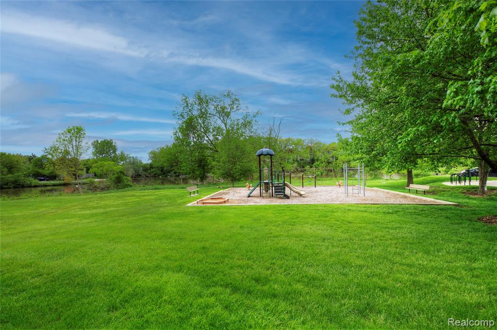 671 Watersedge Drive, Ann Arbor, MI 48105 — Photo 31