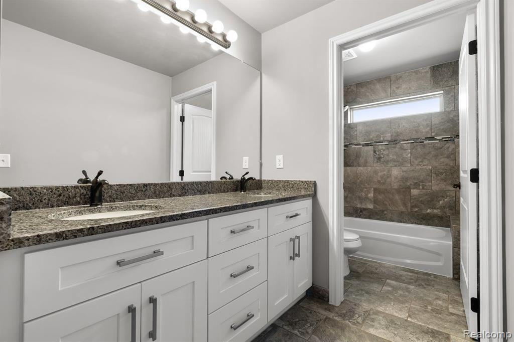 54806 BLACK HILLS Lane, Utica, MI 48316 — Photo 29