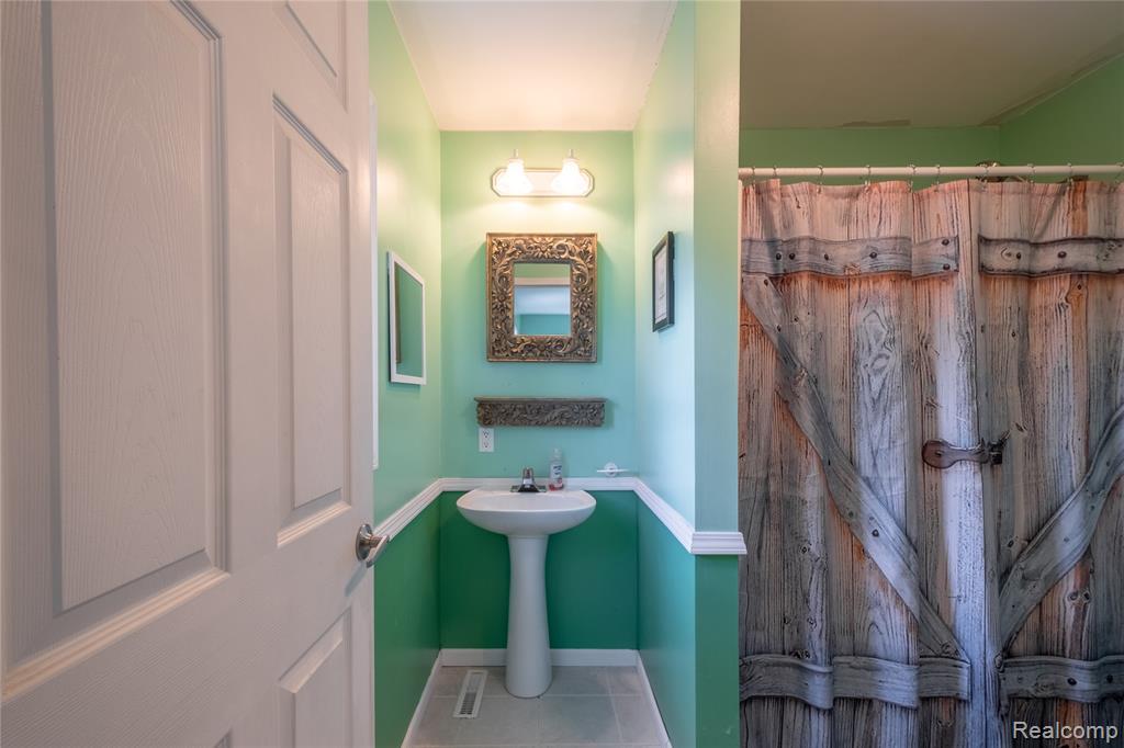 6802 Booth Road, North Branch, MI 48461 — Photo 26
