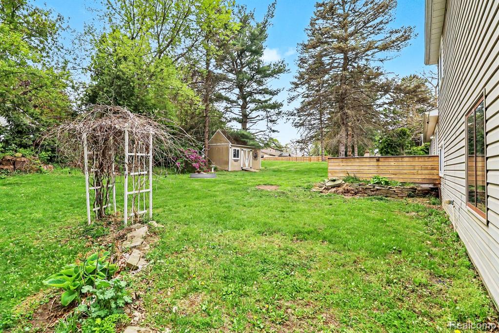 11465 Cedar Island Road, White Lake, MI — Photo 19