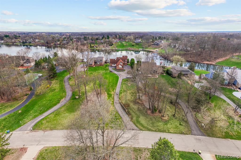 10785 Oxbow Lakeshore Drive, White Lake, MI — Photo 40