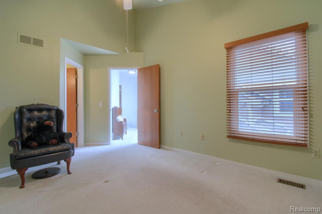 9362 EASTWIND Drive, Livonia, MI 48150 — Photo 22