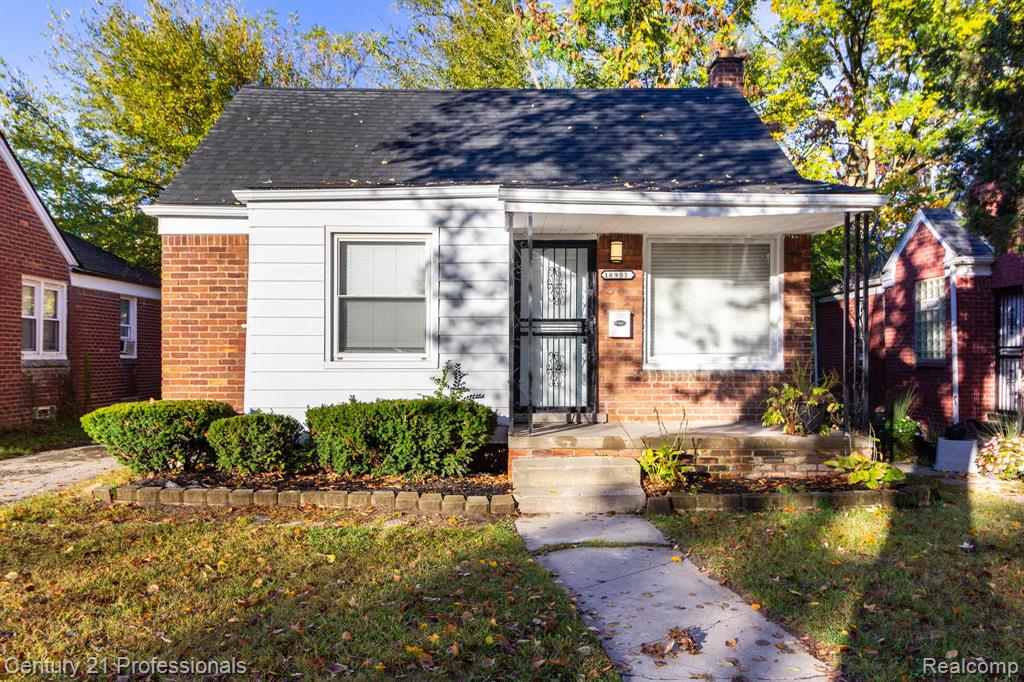 18951 Edinborough Road, Detroit, MI 48219 — front exterior