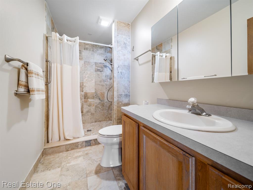 642 E HAMBURG Street, Pinckney, MI 48169 — Photo 9