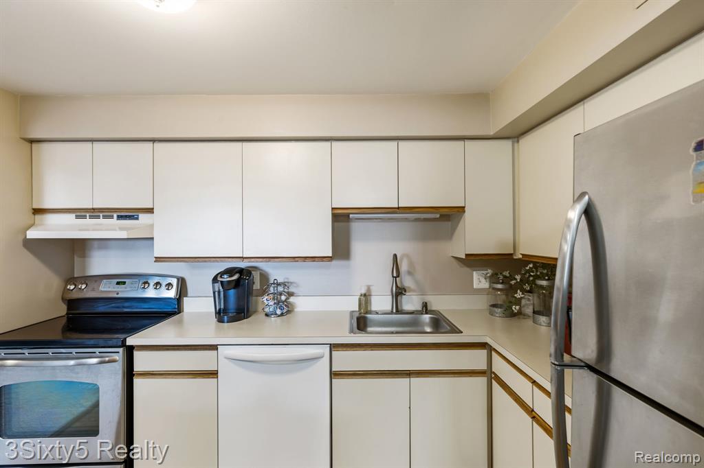 2465 RIVERSIDE Drive, 312, Trenton, MI 48183 — Photo 11