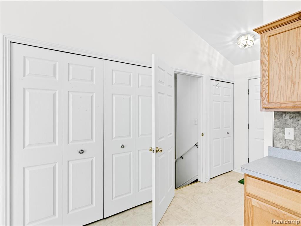 592 Snowbird Circle E, St. Clair, MI 48079 — Photo 14