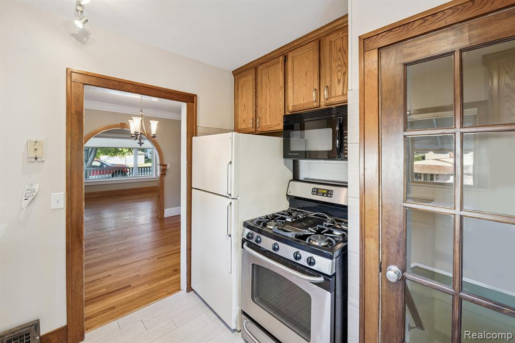 624 E Main Street, Brighton, MI 48116 — Photo 24