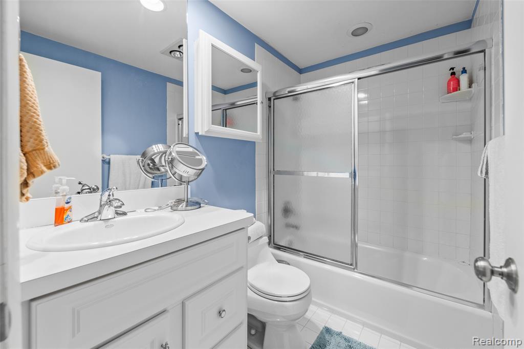 5138 Bayside Drive, Troy, MI 48098 — Photo 22