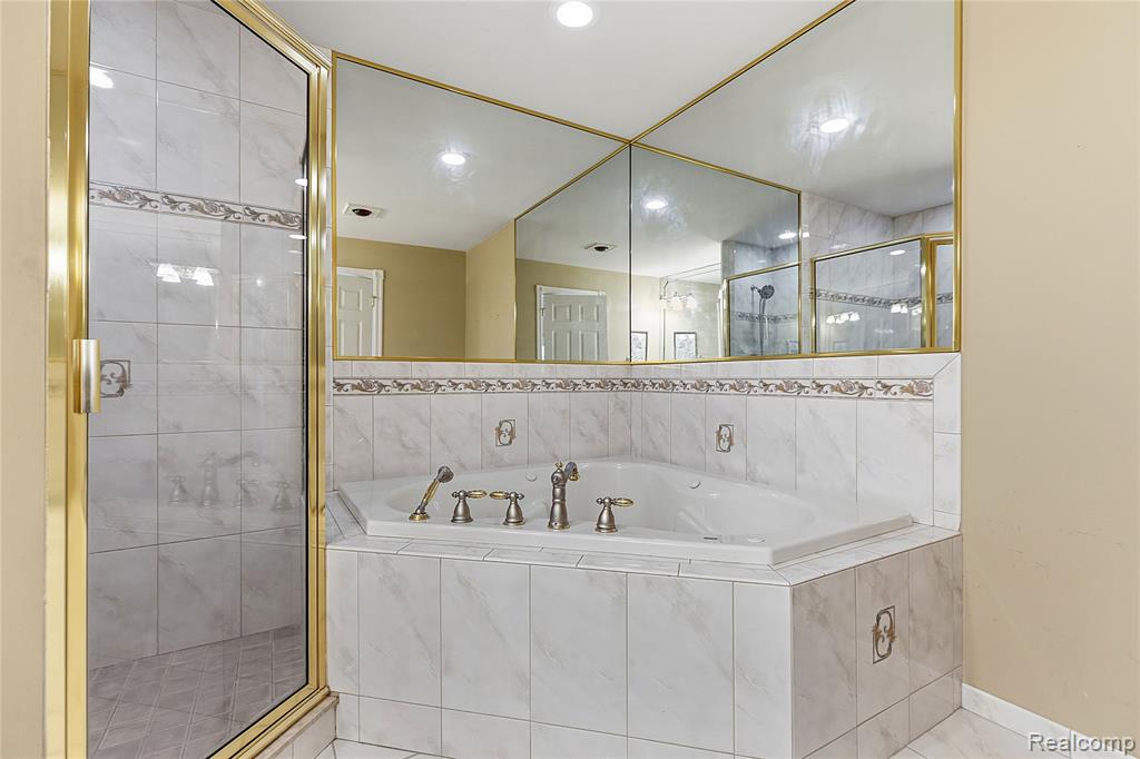 49783 Golden Park Drive, Utica, MI 48315 — Photo 38