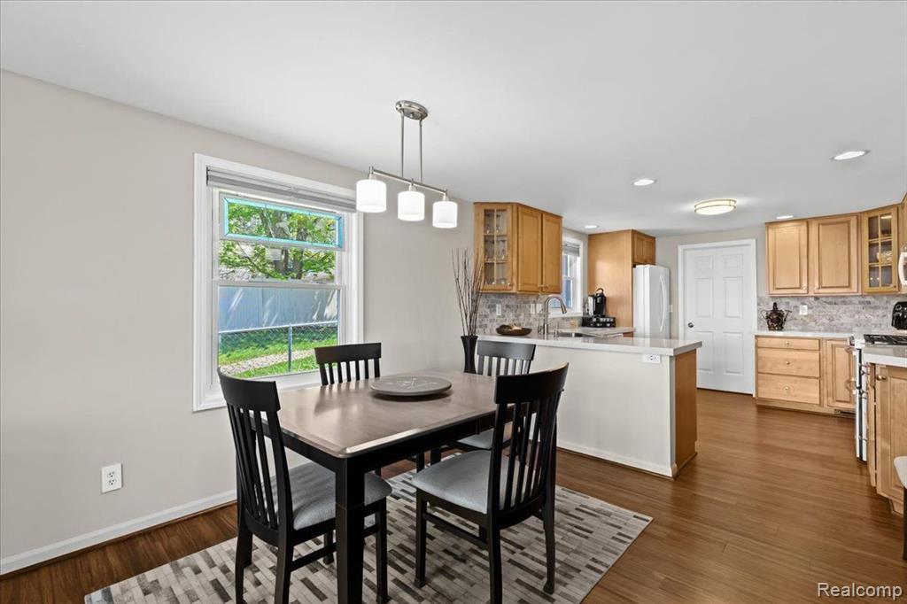 6521 HARTWOOD Drive, Fenton, MI 48430 — Photo 16