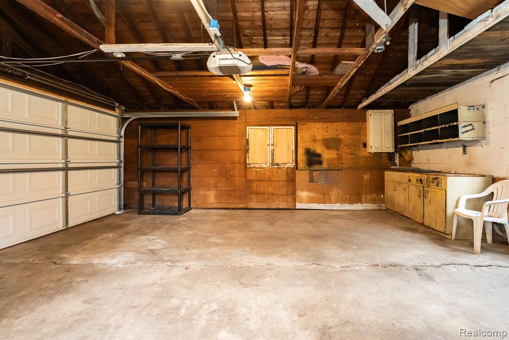634 W HARWOOD Avenue, Madison Heights, MI 48071 — Photo 48
