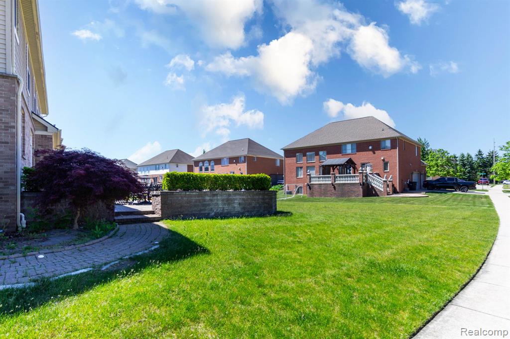 42575 Silverwood Drive, Sterling Heights, MI 48314 — Photo 34