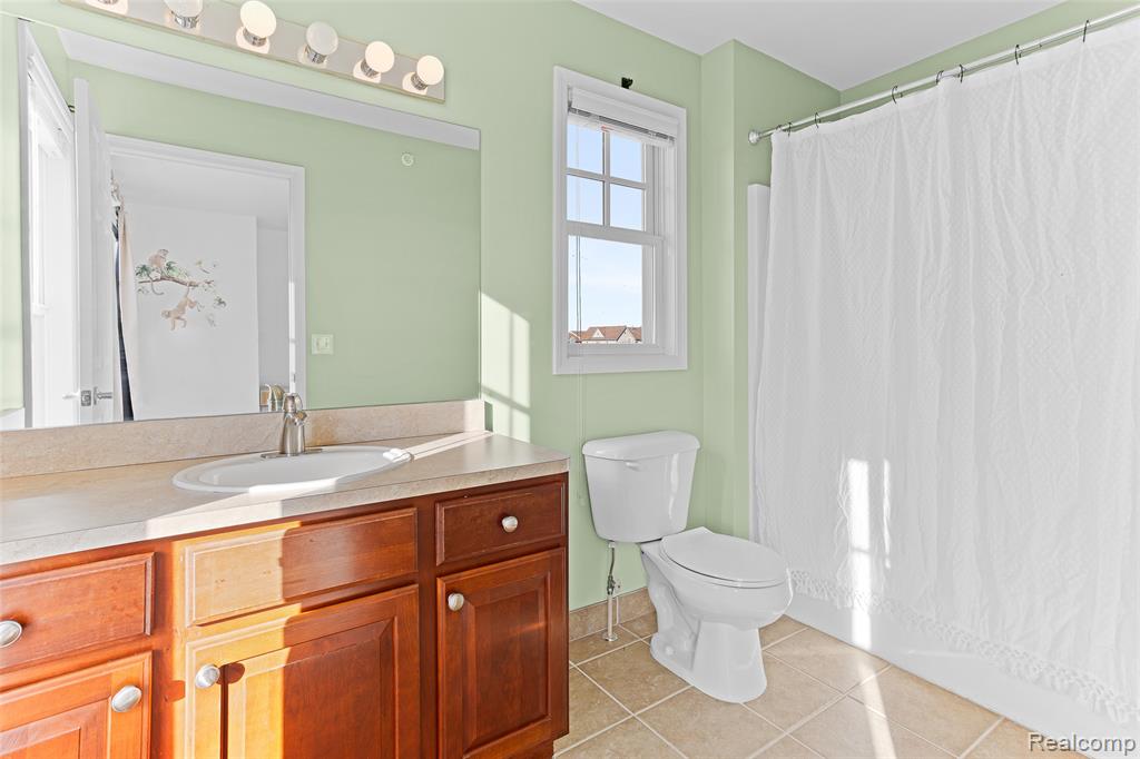 208 Amys Walk, Auburn Hills, MI 48326 — Photo 17