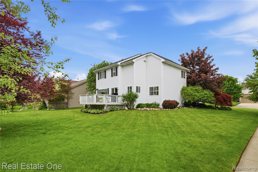 8576 Barrington Drive, Ypsilanti, MI 48198 — Photo 34