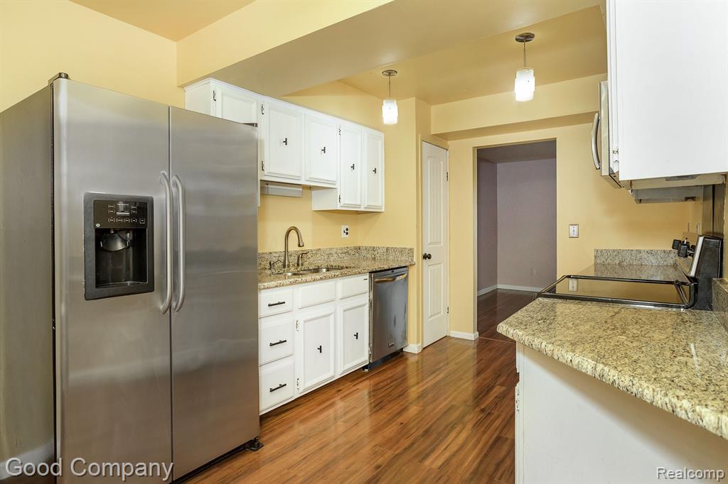 28562 REGENT Court S, Southfield, MI 48076 — Photo 7