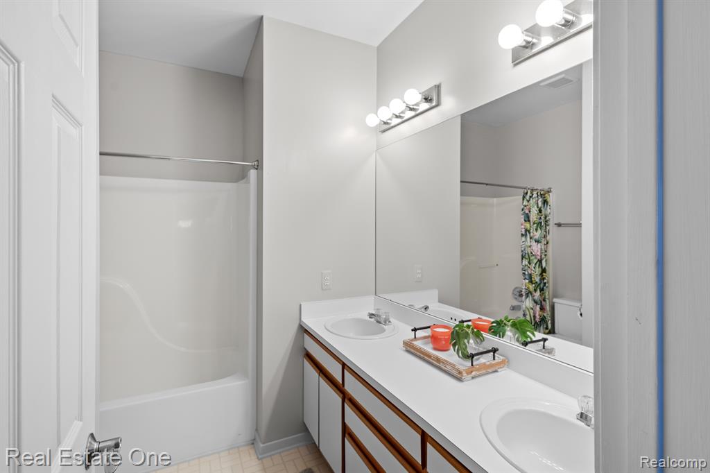 41694 MAGNOLIA Court, Novi, MI 48377 — Photo 12