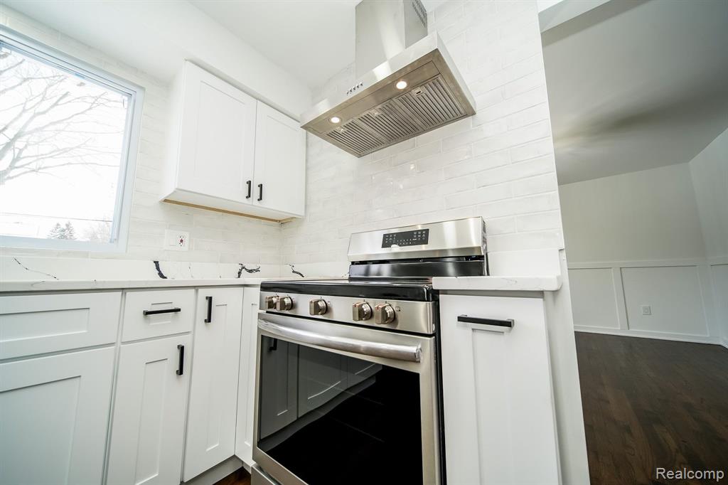 7359 SAINT AUBURN Drive, Bloomfield Hills, MI 48301 — Photo 18