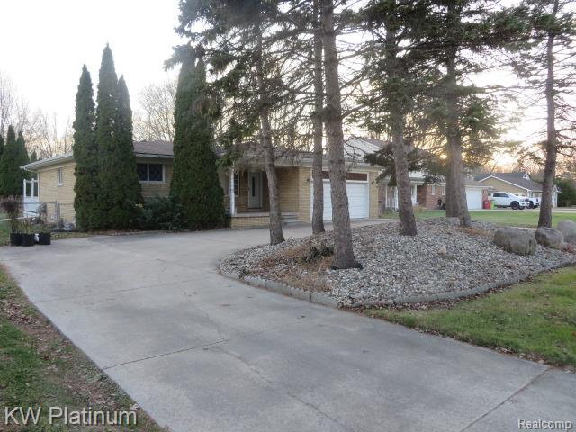 49400 Callens Road, Chesterfield, MI 48047 — front exterior