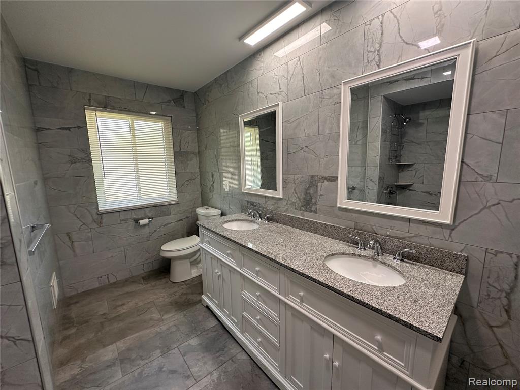 8706 Cologne Drive, Sterling Heights, MI 48314 — Photo 18