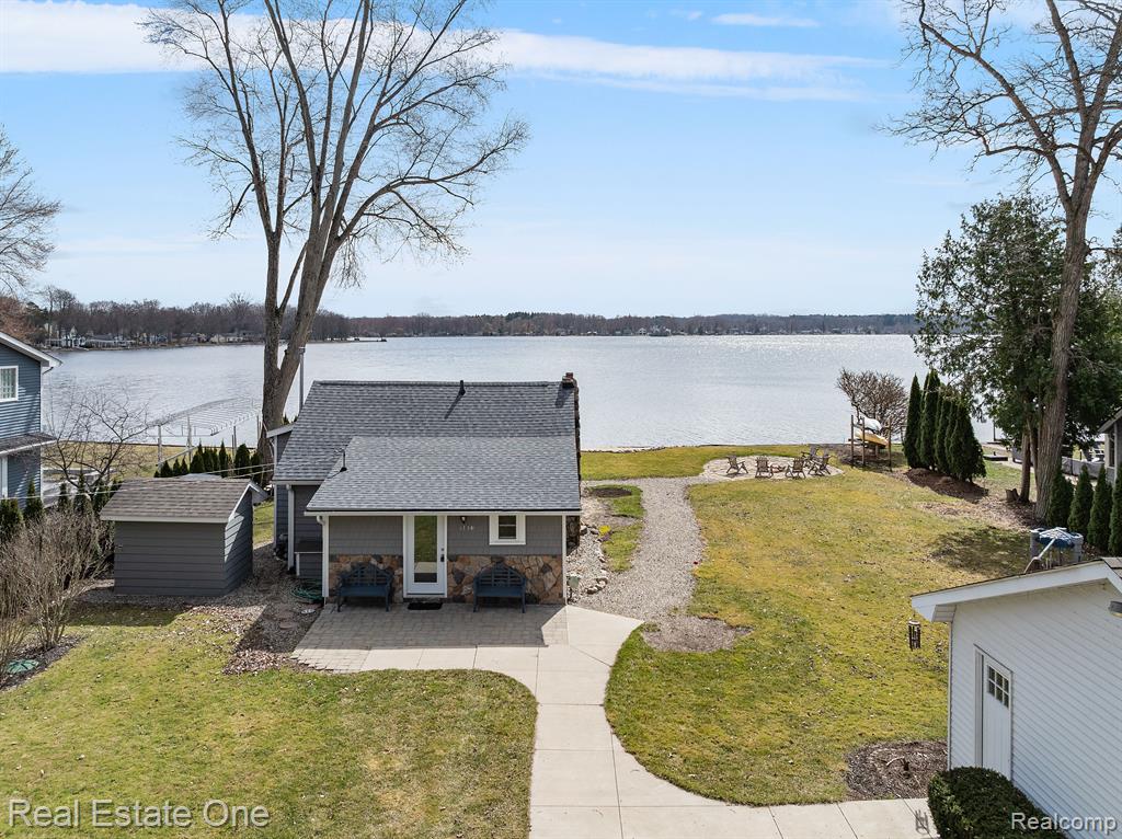 5130 EDGELAKE Drive, Pinckney, MI 48169 — Photo 16