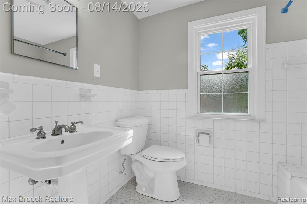 10725 Talbot Avenue, Huntington Woods, MI — Photo 20