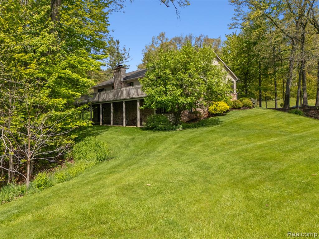 2484 PINE HOLLOW Trail, Brighton, MI 48114 — Photo 42