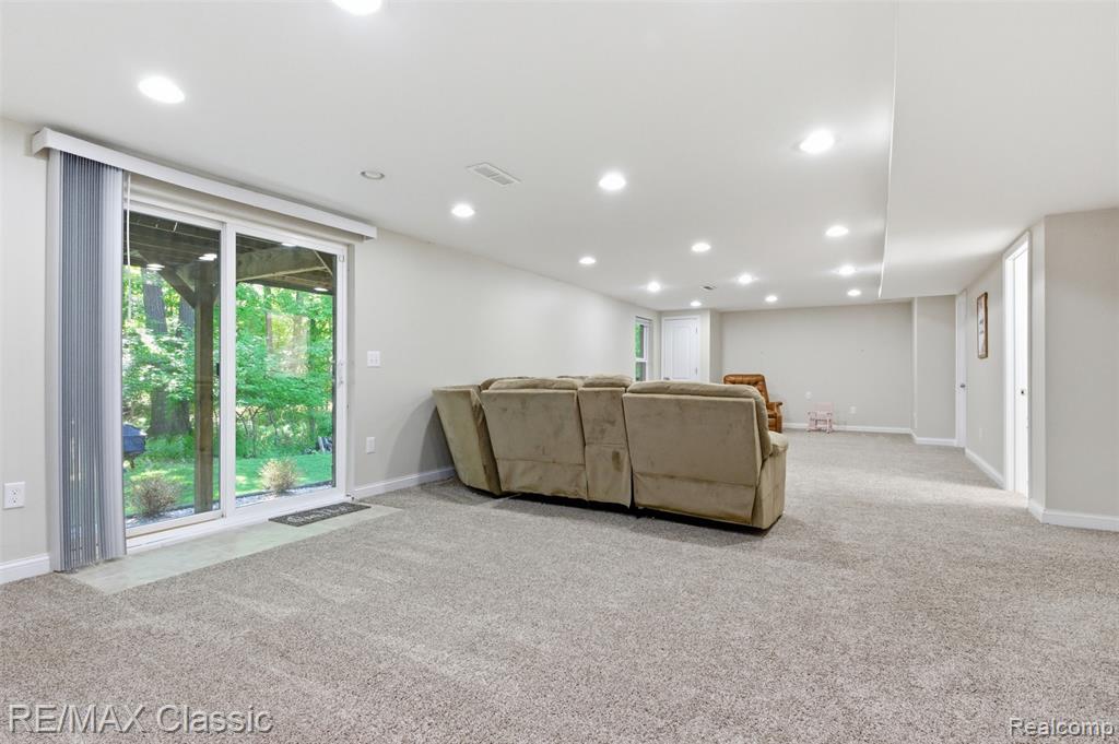 7946 Russell Drive, Westland, MI — Photo 25