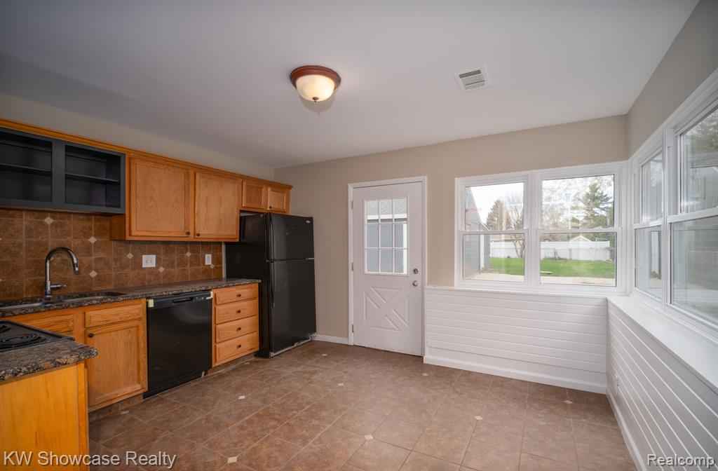 786 GLENGARY Road, Commerce Twp, MI 48390 — Photo 13