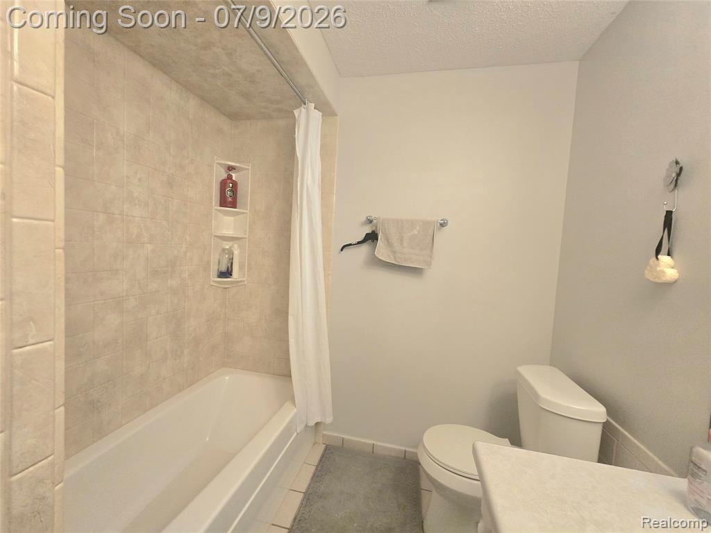 5251 Highland Road, 214, Waterford, MI 48327 — Photo 15