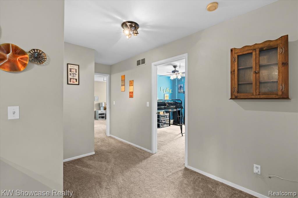 4665 Lakeborn Drive, White Lake, MI 48383 — Photo 16