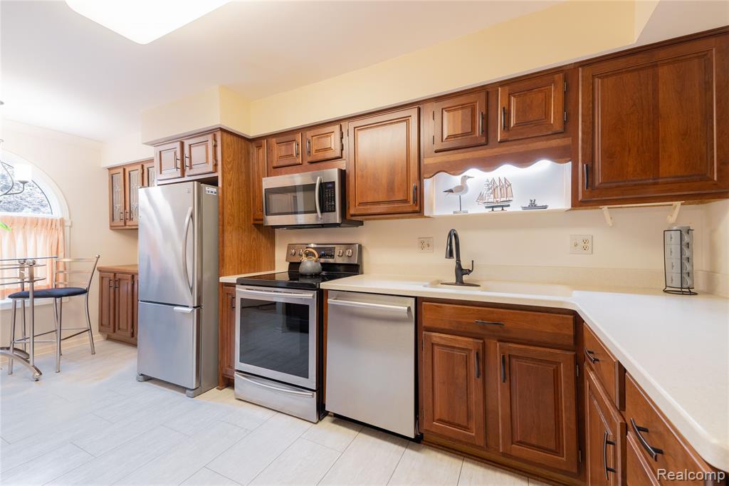 9830 Hawthorne Glen Drive, Grosse Ile, MI 48138 — Photo 13