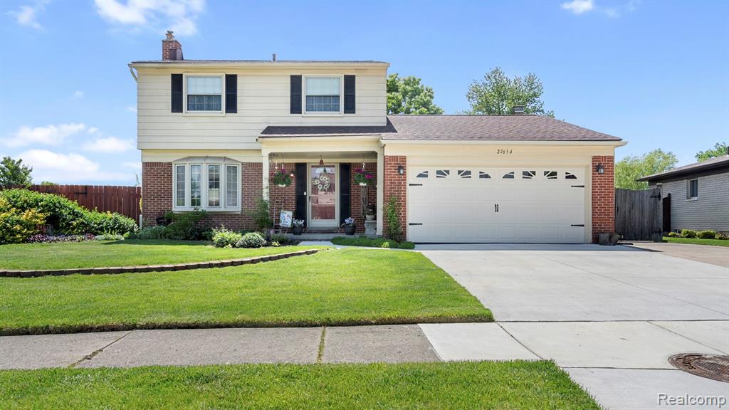27654 Oakcrest Drive, Brownstown, MI 48183 — front exterior